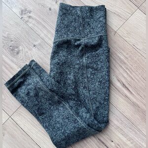 Great condition Athleta Salutation Stash Pocket 7/8 legging